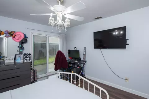 Bedroom - 405 Melbourne Dr, Modesto, CA 95357 photo 4 of 5