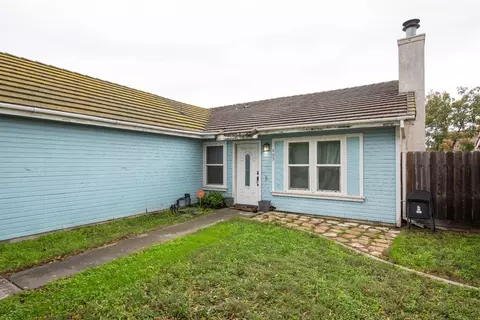 Exterior - 405 Melbourne Dr, Modesto, CA 95357 photo 2 of 6