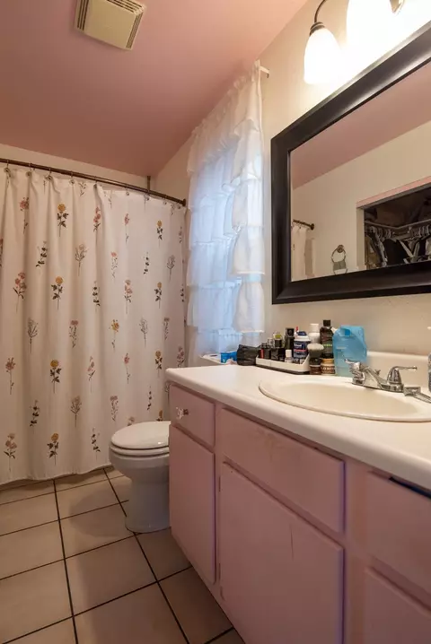 Bath - 405 Melbourne Dr, Modesto, CA 95357 photo 2 of 2
