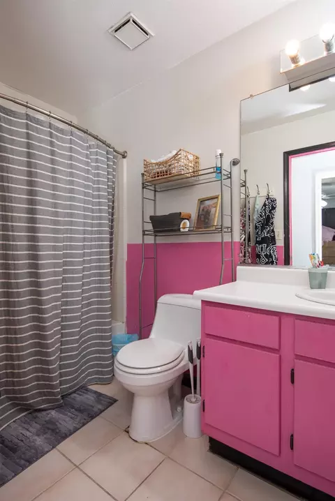 Bath - 405 Melbourne Dr, Modesto, CA 95357 photo 1 of 2
