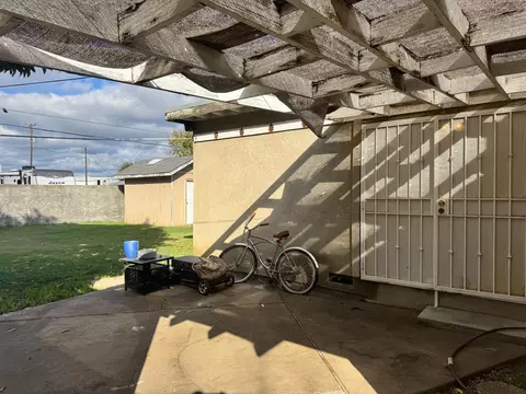 Exterior - 2075 E Myrtle St, Stockton, CA 95205 photo 5 of 7