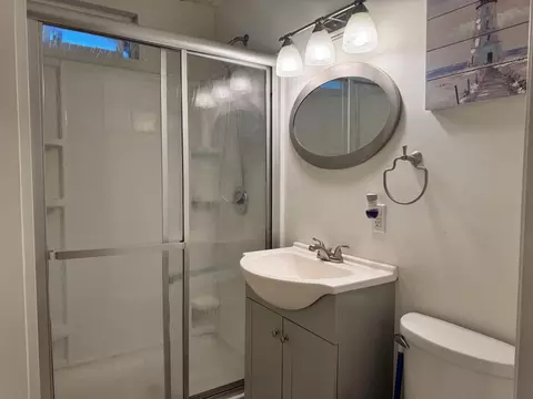 Bath - 2075 E Myrtle St, Stockton, CA 95205 photo 1 of 1