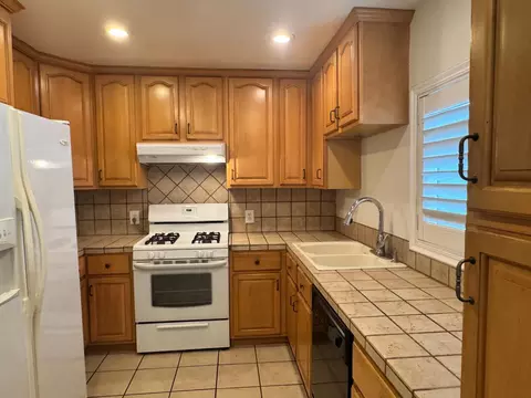 Kitchen - 2075 E Myrtle St, Stockton, CA 95205 photo 3 of 4