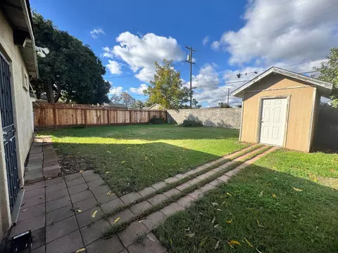 Exterior - 2075 E Myrtle St, Stockton, CA 95205 photo 6 of 7