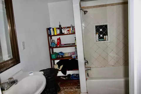 Bath - 1522 11th Ave, Olivehurst, CA 95961 photo 2 of 2