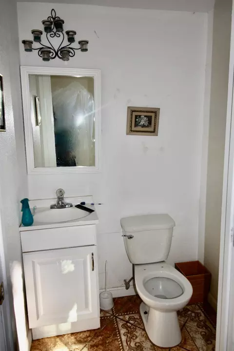 Bath - 1522 11th Ave, Olivehurst, CA 95961 photo 1 of 2