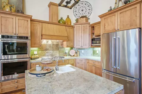 Kitchen - 2441 E Tuolumne Rd, Turlock, CA 95382 photo 2 of 4