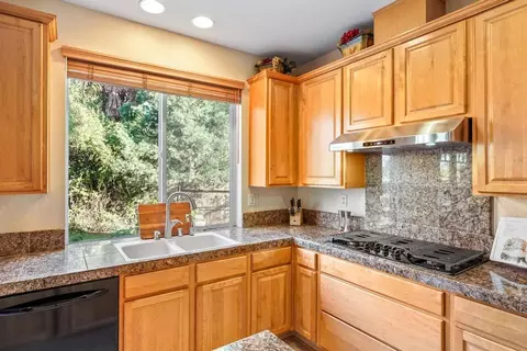 Kitchen - 8432 Arrowroot Cir, Antelope, CA 95843 photo 5 of 5
