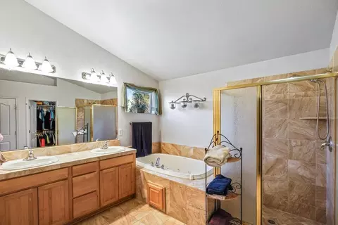 Bath - 8432 Arrowroot Cir, Antelope, CA 95843 photo 3 of 3