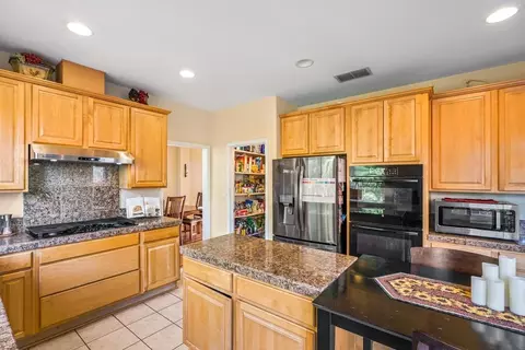 Kitchen - 8432 Arrowroot Cir, Antelope, CA 95843 photo 4 of 5