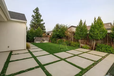 Exterior - 2524 Augusta Pl, Turlock, CA 95382 photo 4 of 8