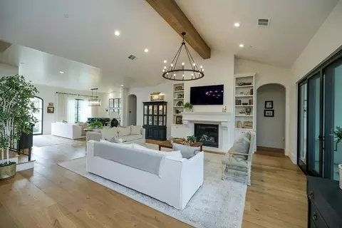 Living - 2524 Augusta Pl, Turlock, CA 95382 photo 4 of 6