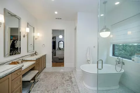 Bath - 2524 Augusta Pl, Turlock, CA 95382 photo 1 of 8