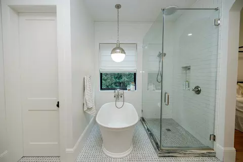 Bath - 2524 Augusta Pl, Turlock, CA 95382 photo 2 of 8