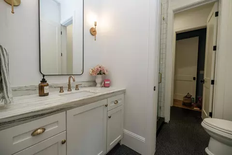 Bath - 2524 Augusta Pl, Turlock, CA 95382 photo 5 of 8