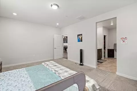 Entry Way - 912 NE Loon St, Lathrop, CA 95330 photo 2 of 4