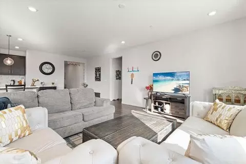 Living - 912 NE Loon St, Lathrop, CA 95330 photo 1 of 1