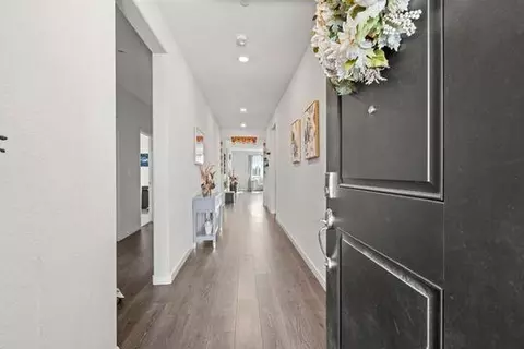 Entry Way - 912 NE Loon St, Lathrop, CA 95330 photo 1 of 4