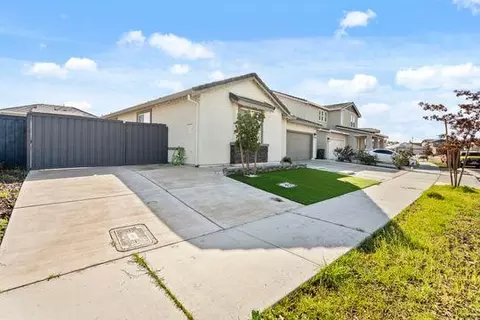 912 NE Loon St, Lathrop, CA 95330