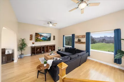 Living - 4371 Luneman Rd, Placerville, CA 95667 photo 3 of 5
