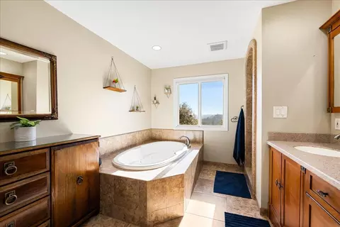 Bath - 4371 Luneman Rd, Placerville, CA 95667 photo 3 of 4