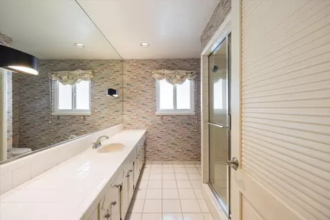 Bath - 1786 Le Bec Ct, Lodi, CA 95240 photo 4 of 6