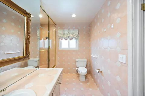 Bath - 1786 Le Bec Ct, Lodi, CA 95240 photo 1 of 6