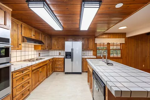 Kitchen - 1786 Le Bec Ct, Lodi, CA 95240 photo 3 of 4