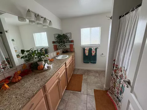 Bath - 5331 Geer Rd, Hughson, CA 95326 photo 1 of 1