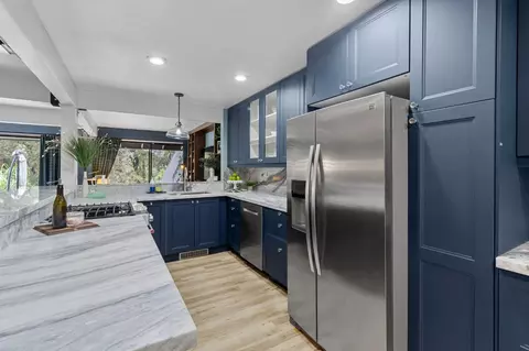 Kitchen - 1921 Edgebrook Dr #B, Modesto, CA 95354 photo 7 of 8