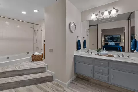 Bath - 1921 Edgebrook Dr #B, Modesto, CA 95354 photo 2 of 4