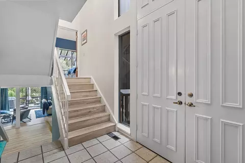 Entry Way - 1921 Edgebrook Dr #B, Modesto, CA 95354 photo 2 of 3