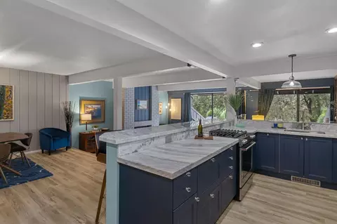 Kitchen - 1921 Edgebrook Dr #B, Modesto, CA 95354 photo 4 of 8