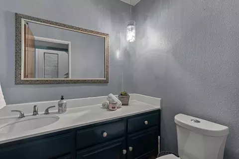 Bath - 1921 Edgebrook Dr #B, Modesto, CA 95354 photo 1 of 4