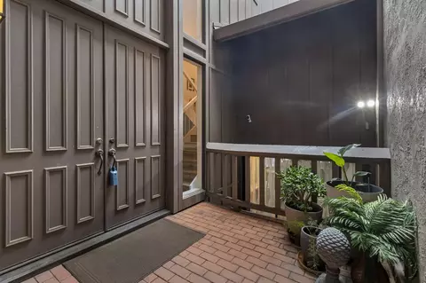 Entry Way - 1921 Edgebrook Dr #B, Modesto, CA 95354 photo 1 of 3