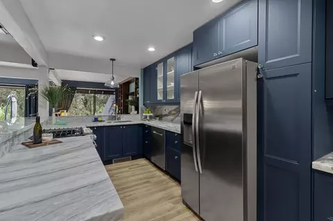 Kitchen - 1921 Edgebrook Dr #B, Modesto, CA 95354 photo 5 of 8