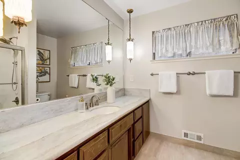 Bath - 2964 Marco Way, Carmichael, CA 95608 photo 4 of 5