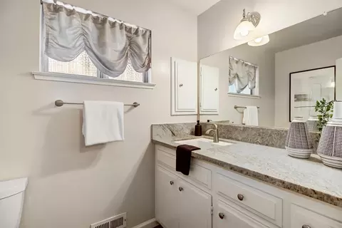 Bath - 2964 Marco Way, Carmichael, CA 95608 photo 3 of 5