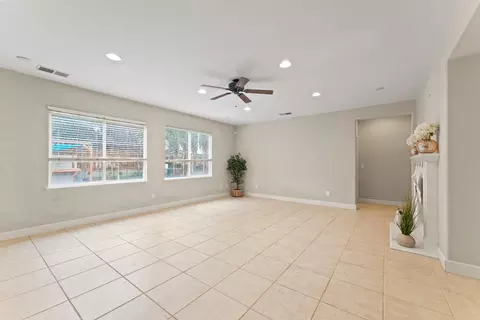 Living - 1514 Azalea Dr, Patterson, CA 95363 photo 4 of 10
