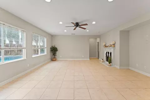 Living - 1514 Azalea Dr, Patterson, CA 95363 photo 6 of 10
