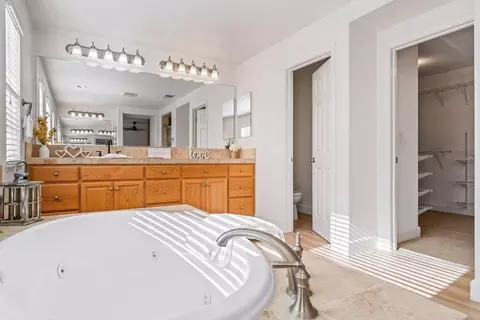 Bath - 1514 Azalea Dr, Patterson, CA 95363 photo 9 of 9