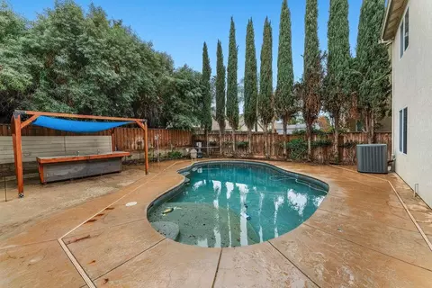 Exterior - 1514 Azalea Dr, Patterson, CA 95363 photo 4 of 6