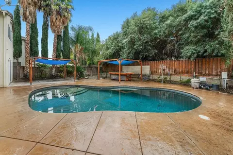 Exterior - 1514 Azalea Dr, Patterson, CA 95363 photo 5 of 6