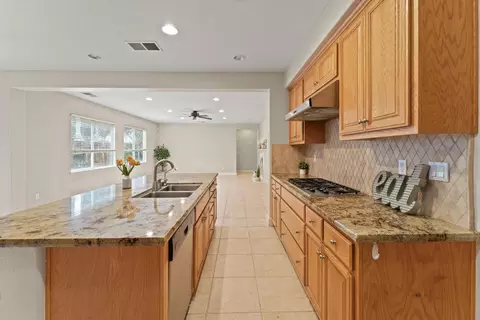 Kitchen - 1514 Azalea Dr, Patterson, CA 95363 photo 4 of 9