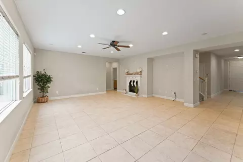 Living - 1514 Azalea Dr, Patterson, CA 95363 photo 5 of 10