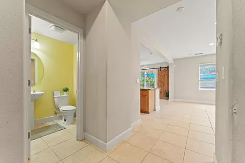 Entry Way - 1514 Azalea Dr, Patterson, CA 95363 photo 2 of 15