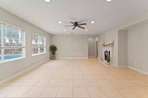 Living - 1514 Azalea Dr, Patterson, CA 95363 photo 8 of 10