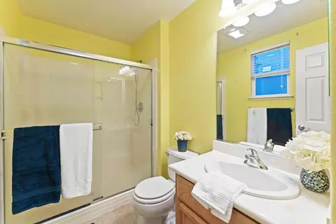 Bath - 1514 Azalea Dr, Patterson, CA 95363 photo 2 of 9