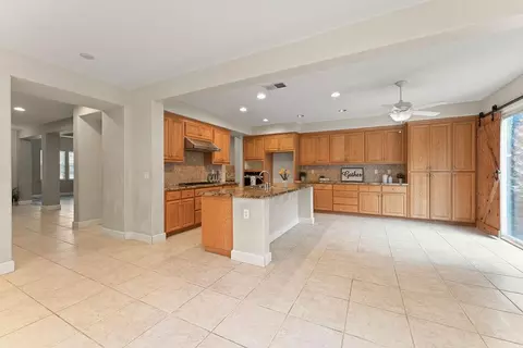 Entry Way - 1514 Azalea Dr, Patterson, CA 95363 photo 6 of 15