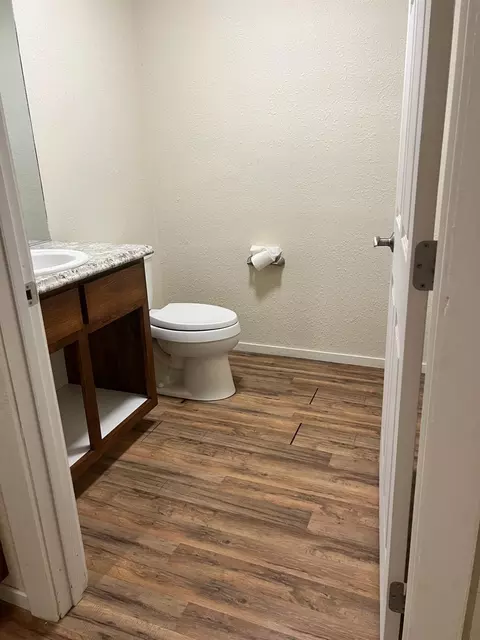 Bath - 12280 Keating Rd, Wilton, CA 95693 photo 6 of 6